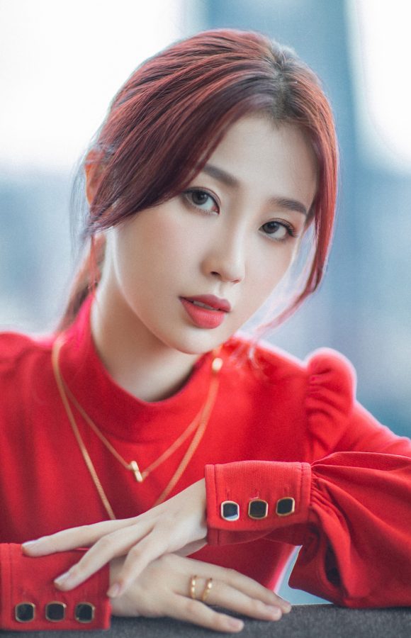 虞书欣穿一条小红裙两条美腿如玉洁白(4/5)