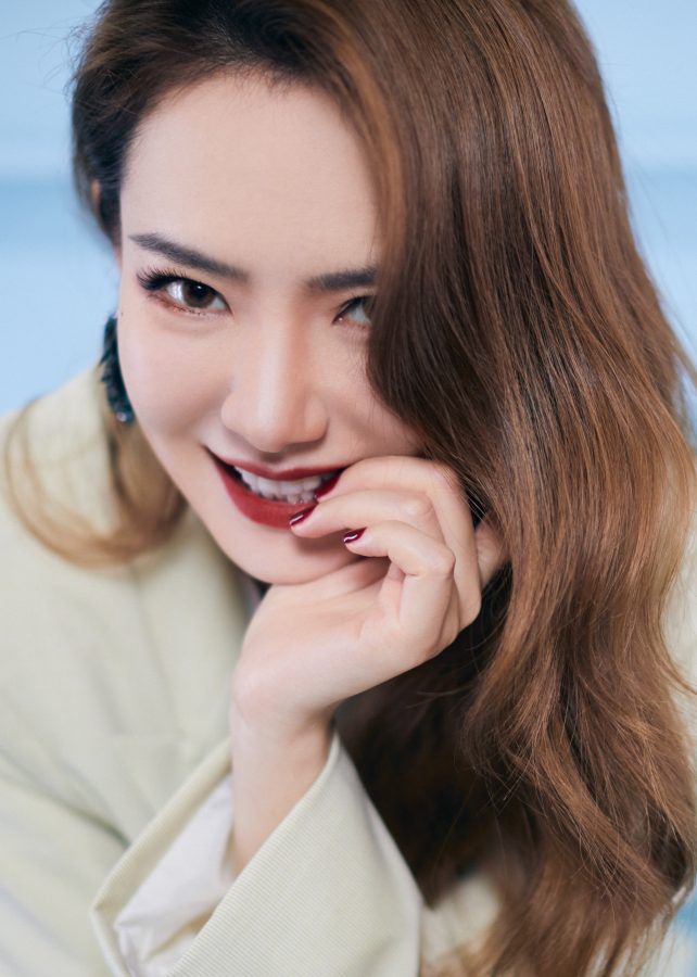 戚薇这穿搭、这腿、这波浪长发、这小表情爱了爱了(6/7)