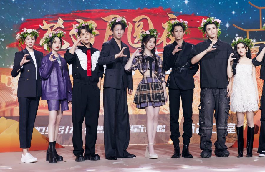 虞书欣一双美丽的长辫出席《 苍兰诀》电视剧宣传活动(4/8)