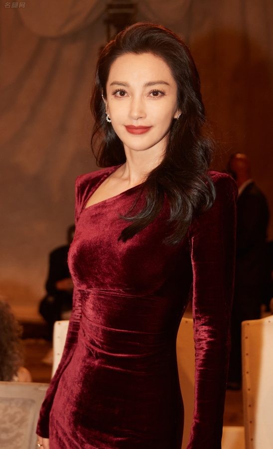 李冰冰身穿紫色高开叉礼服尽显曼妙身材和半熟魅力(9/10)