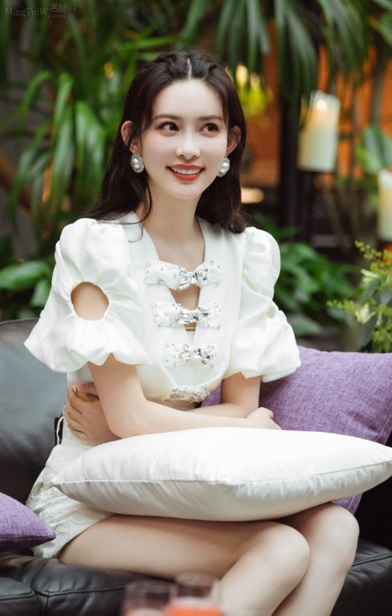 《女儿们的恋爱》孟子义穿连体短裤好白的一双腿(7/9)