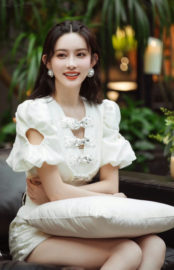 《女儿们的恋爱》孟子义穿连体短裤好白的一双腿(5/9)