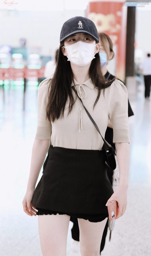 赵露思现身机场大长腿引人注目(5/6)