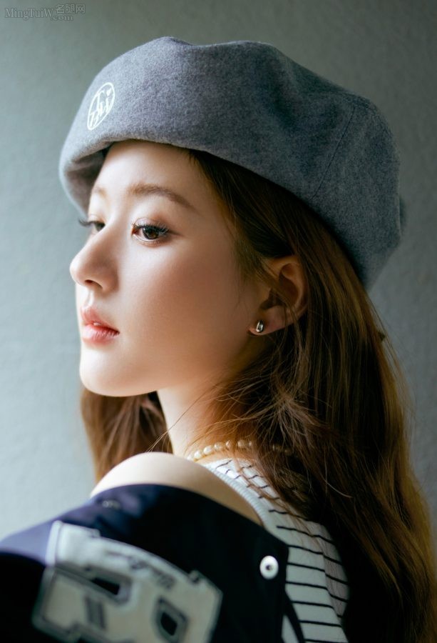 甜美少女赵露思玉腿纤细顺滑(8/8)