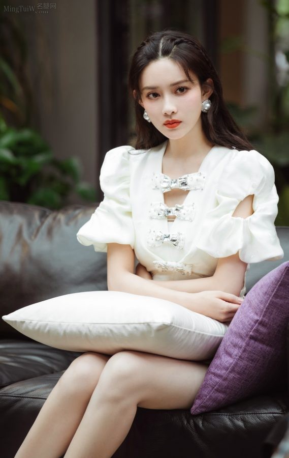 《女儿们的恋爱》孟子义穿连体短裤好白的一双腿(2/9)