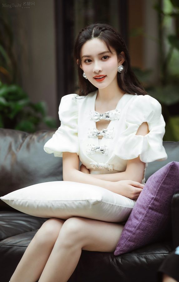 《女儿们的恋爱》孟子义穿连体短裤好白的一双腿(3/9)