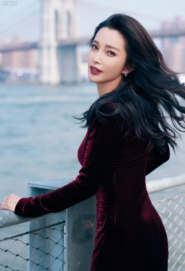 李冰冰身穿紫色高开叉礼服尽显曼妙身材和半熟魅力(5/10)