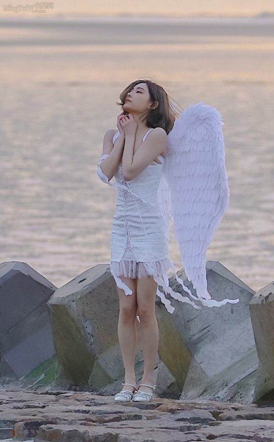 穿短裙的天使许佳琪在海边拍照腿上冻出了鸡皮疙瘩（第5张/共6张）