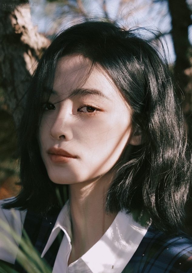 许佳琪美腿穿皮靴户外拍照(4/4)