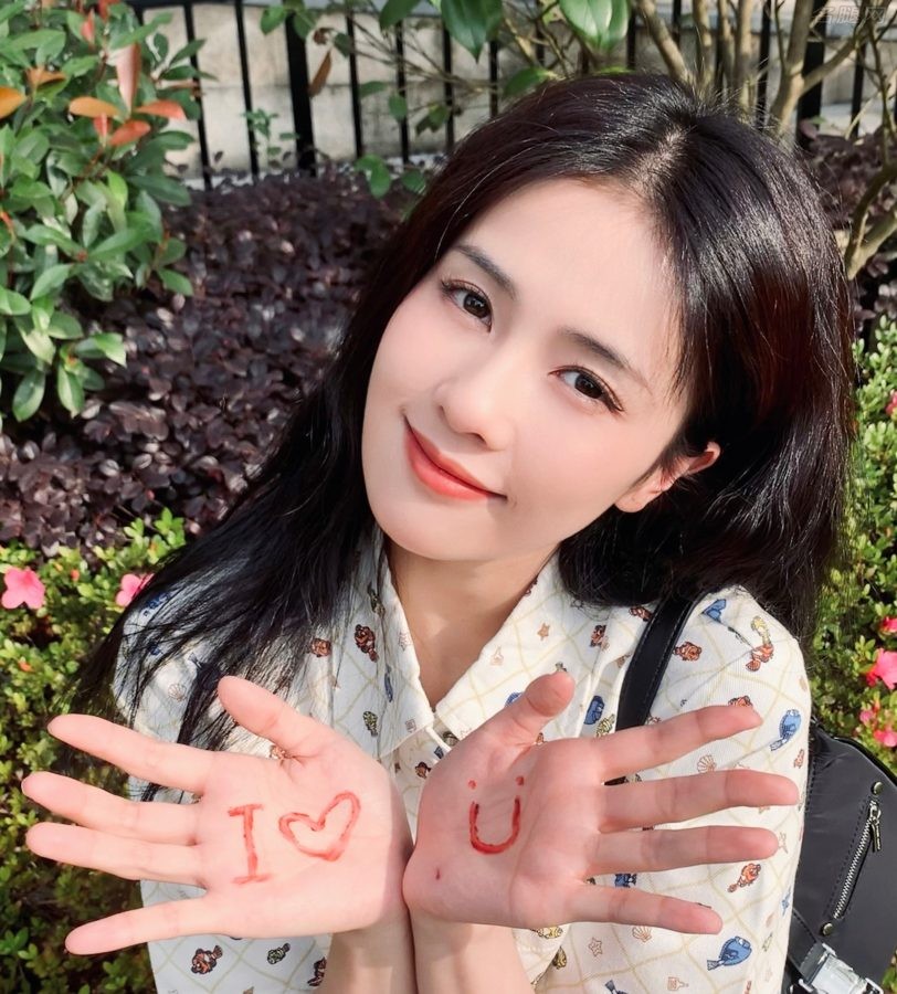 可爱的妹子白鹿白皙细腿朋友圈美照(4/5)