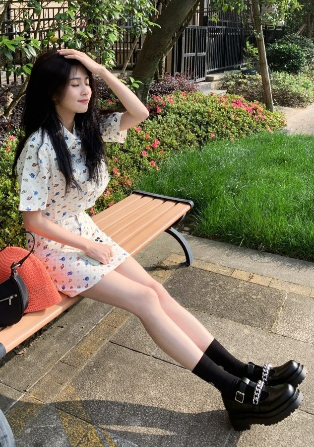 可爱的妹子白鹿白皙细腿朋友圈美照(2/5)
