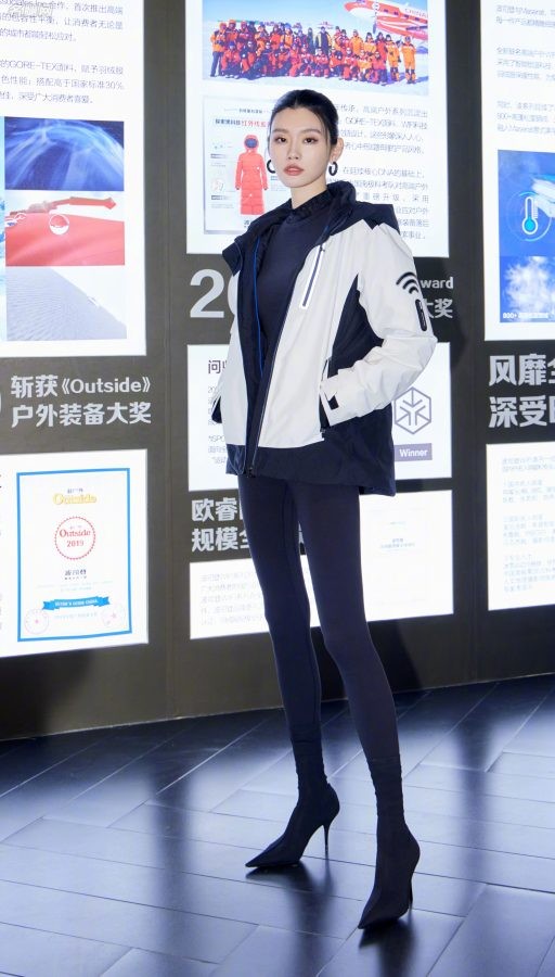 奚梦瑶穿紧身裤踩细跟短靴出席波司登羽绒服品牌活动(2/6)