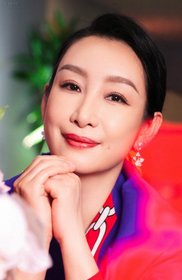 秦海璐一身紫色打扮翘脚坐姿霸气侧漏(4/4)