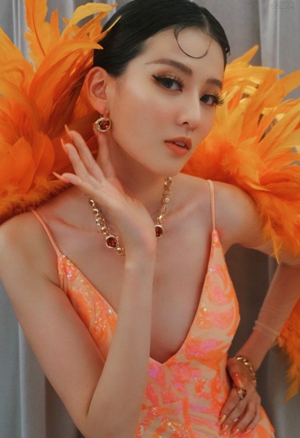 乔欣万圣节COS卡戴珊高跟玉足脚趾修长(2/2)