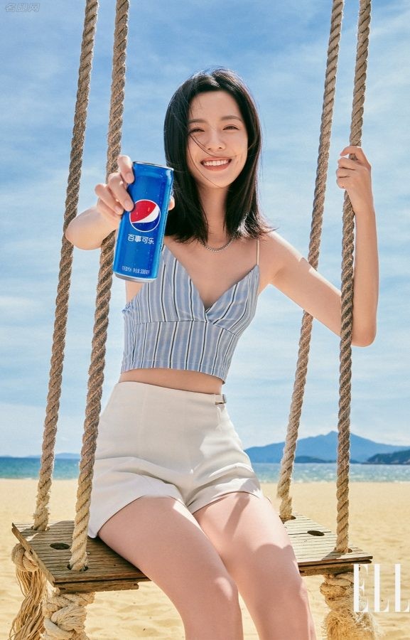 喝冰镇百事可乐的海岛美少女庄达菲大腿曲线圆润光滑(4/4)