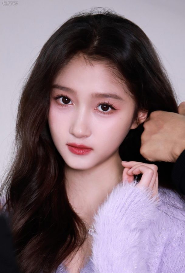 女明星关晓彤一双细长美腿踩乳白色尖头高跟又纯又欲(2/3)