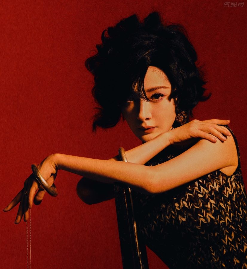 杨幂复古热烈写真，美腿穿细高跟身材苗条(7/7)