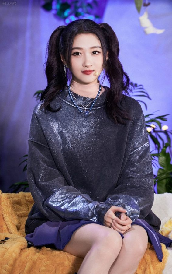 电竞美少女关晓彤头梳双马尾腿裹肉丝直播打王者荣耀(2/10)