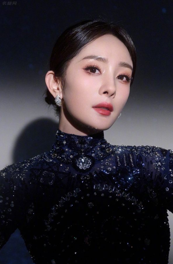 杨幂穿修身星光晚礼服夹腿坐姿绝了(9/24)