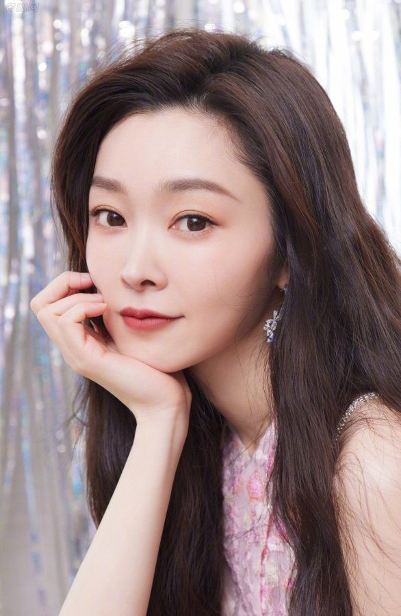 女星宋轶粉裙白腿生日美照(2/7)