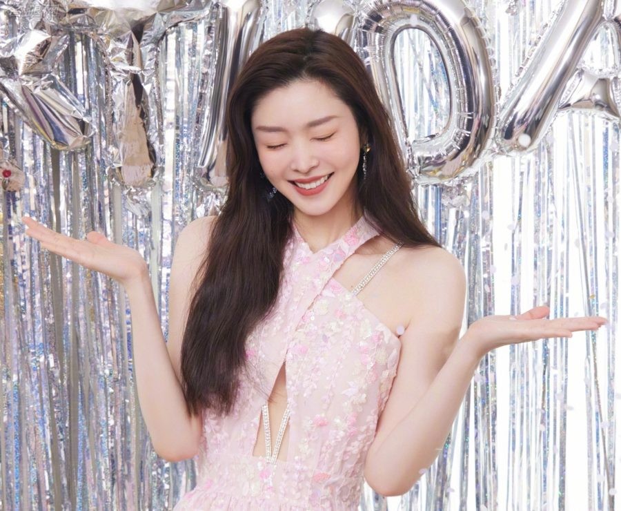 女星宋轶粉裙白腿生日美照(6/7)