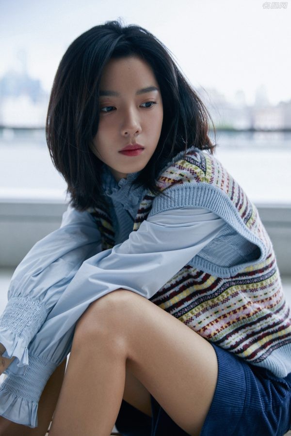 庄达菲纤细少女腿漫步在上海外滩街头(5/8)