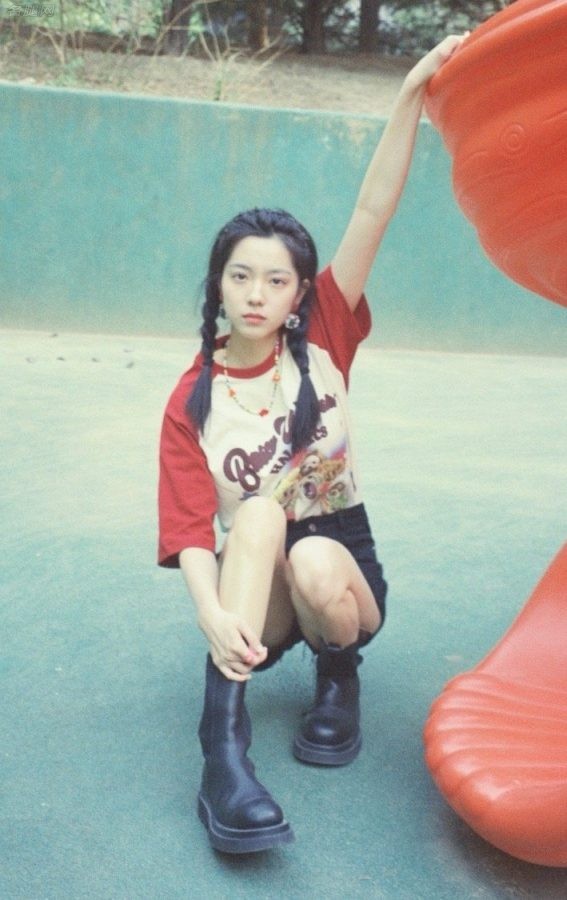 庄达菲90年代怀旧胶卷风格白美腿照(5/5)