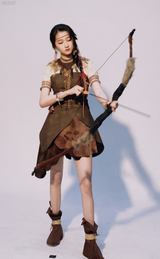 《王牌对王牌》关晓彤化身部落美少女弯弓射箭(2/3)