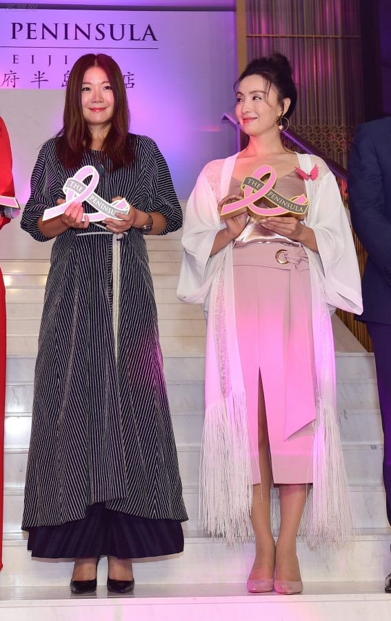 成熟魅力女演员陶虹腿穿丝袜现身商业活动(6/12)