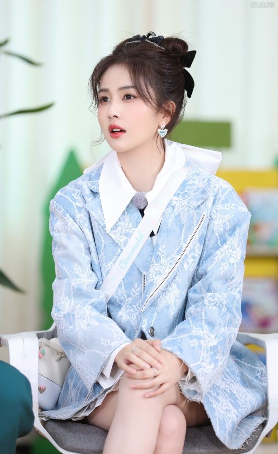 《奔跑吧》白鹿白腿亮眼美如画(4/6)