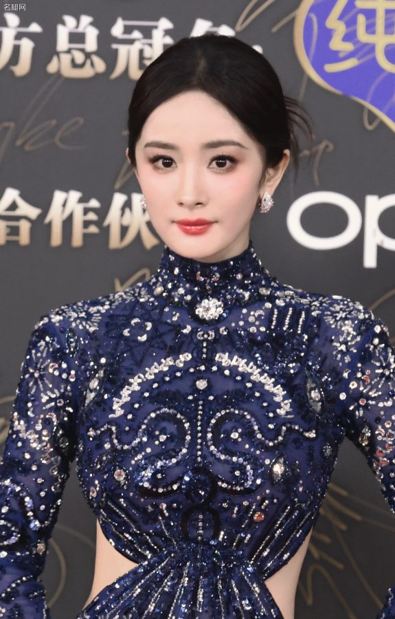 杨幂穿修身星光晚礼服夹腿坐姿绝了(22/24)