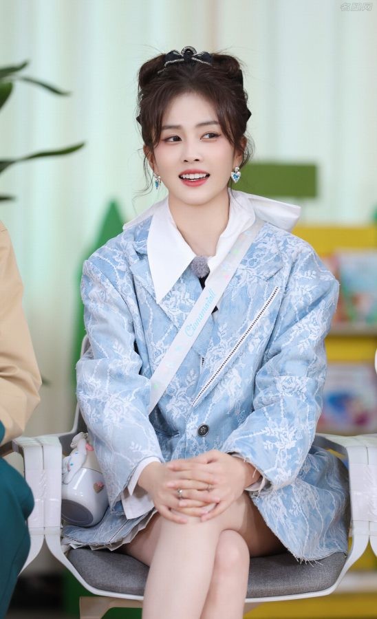 《奔跑吧》白鹿白腿亮眼美如画(3/6)