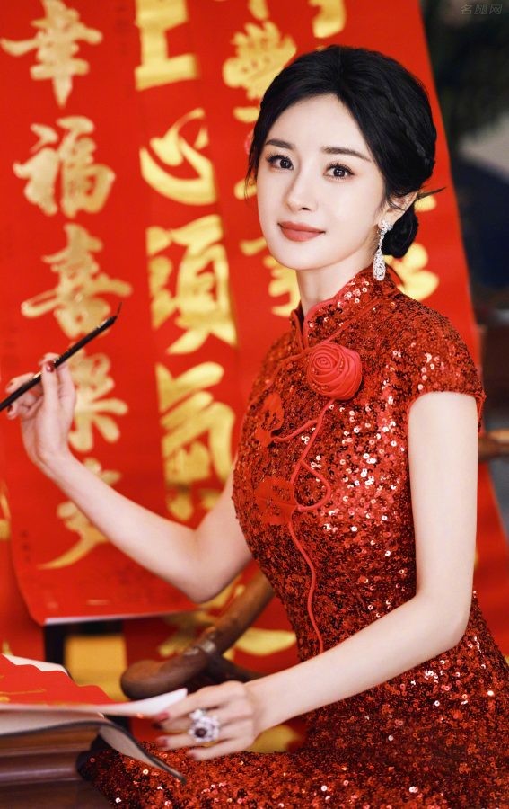 杨幂穿修身国风长裙恭贺新春(7/13)