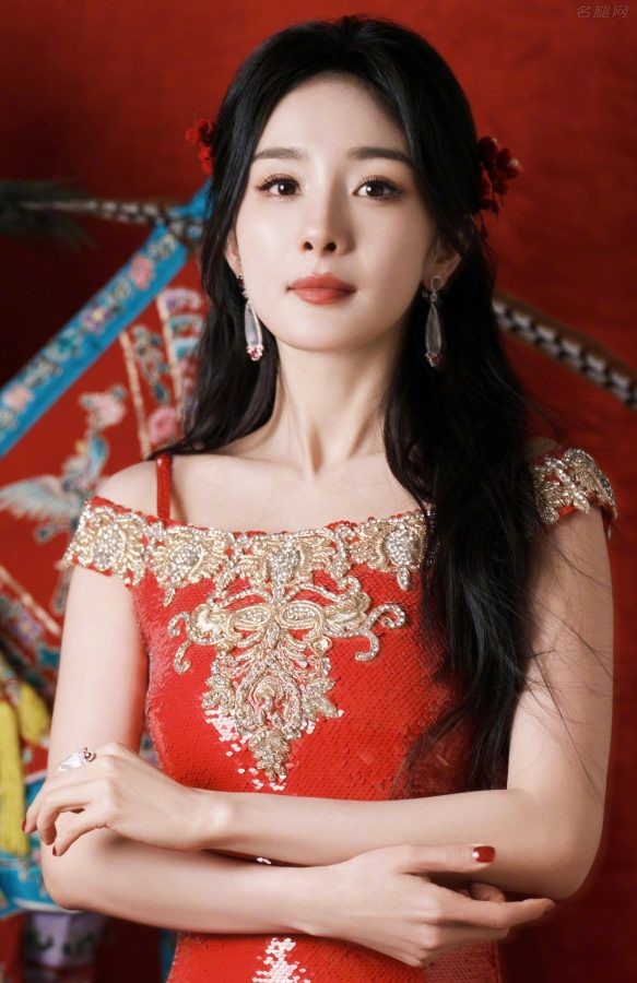 杨幂身穿中国风鲜红色长裙美脸令人如痴如醉(2/5)