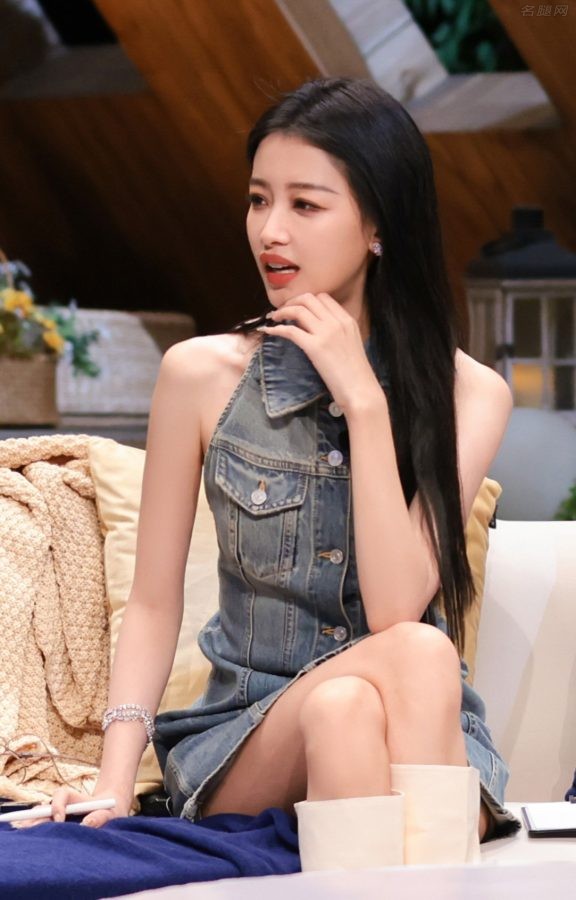 孙怡腿穿细跟白靴录制节目好一双白腿(4/15)