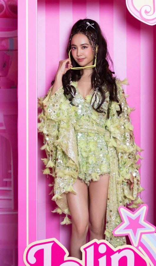 蔡依林绿色春意装扮她拥有一双好看的美腿(6/16)