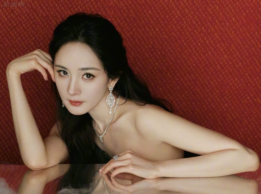 美神降临杨幂开衩裙玉腿给你好看(4/11)