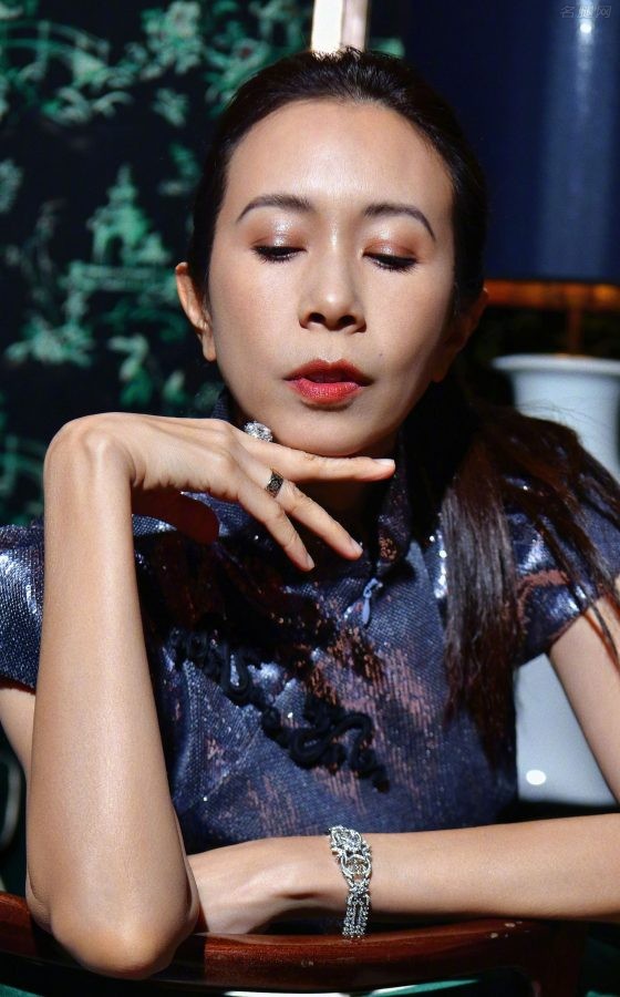巴黎时装周上莫文蔚的黑丝网袜和杨澜的高跟脚(8/8)