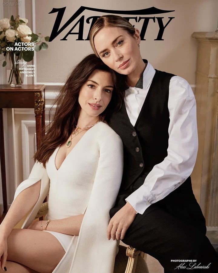 《Variety》杂志Emily Blunt尖头细高跟和Anne Hathaway的曼妙大腿（第2张/共3张）