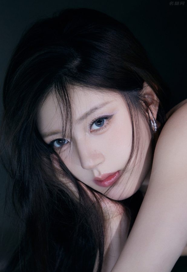这回是狐媚气质的赵露思低胸长腿动人(6/8)