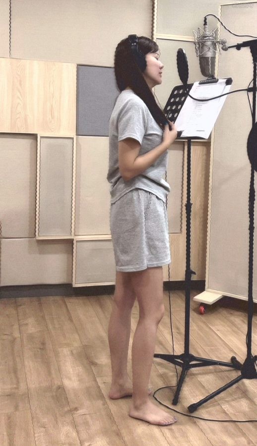 阿兰在录音棚里真实的少女腿(2/2)