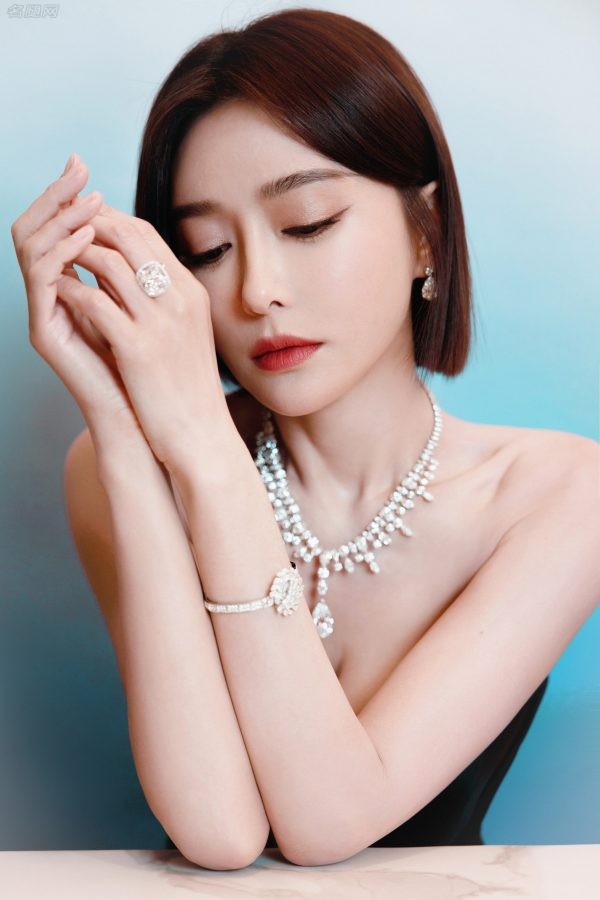 44岁女明星秦岚这胸这腿闪亮迷人(7/25)