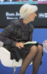 Christine Lagarde在讨论创新就业会议上的黑丝腿（第3张/共5张）