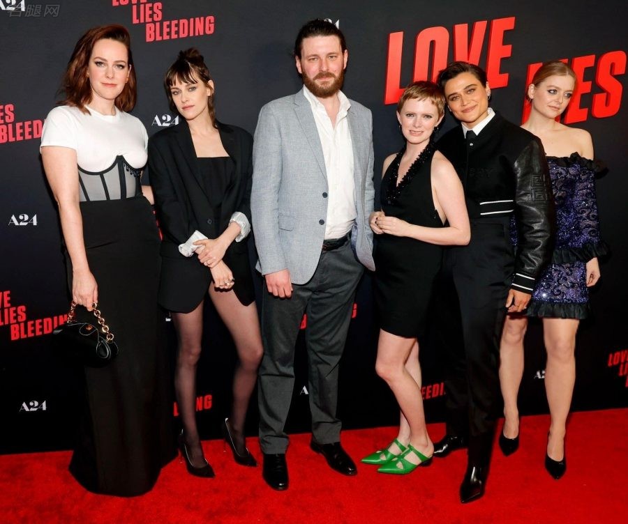 Kristen Stewart wore a triangle bodysuit and black pantyhose to make a bold appearance at the premiere of "Love Lies Bleeding"(88/91)