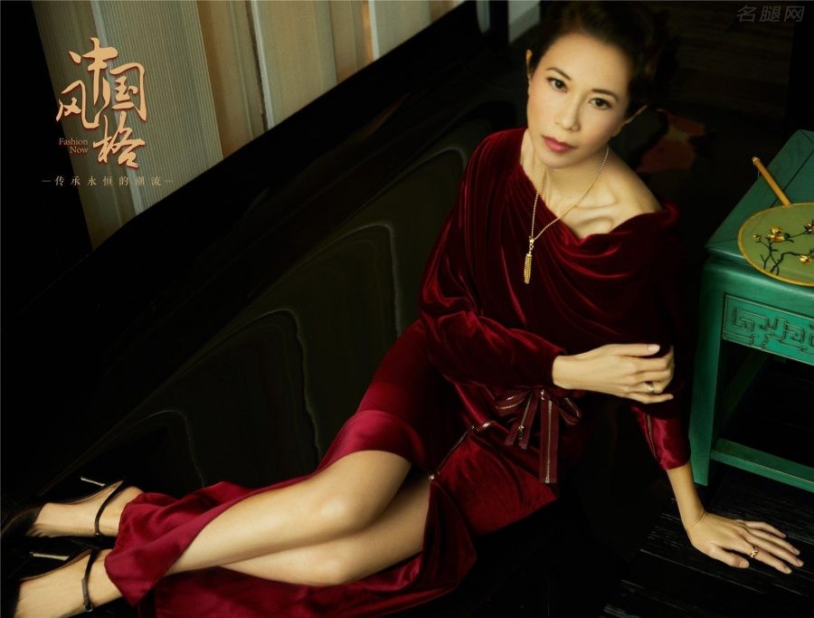 莫文蔚中国风大片，穿一条洁白长裙展露细长美玉腿(4/6)