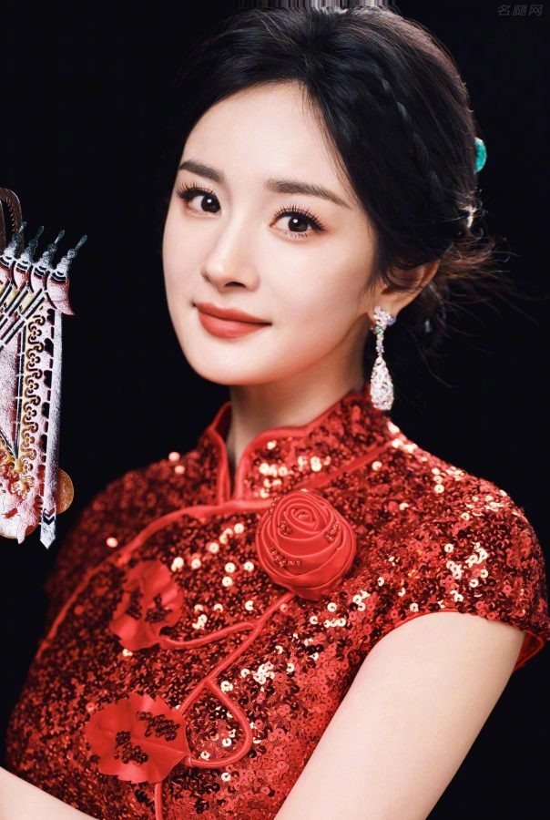 杨幂穿修身国风长裙恭贺新春(3/13)