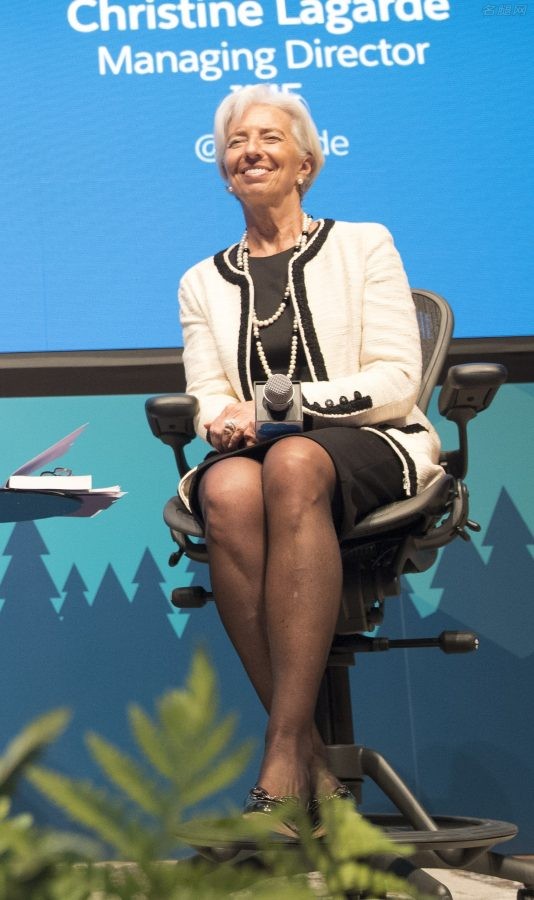 IMF总裁克里斯蒂娜·拉加德腿穿黑丝讨论互联网议题（第1张/共3张）