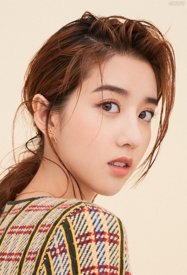 美女演员、歌手李凯馨高清美脸嘴唇微张(6/6)