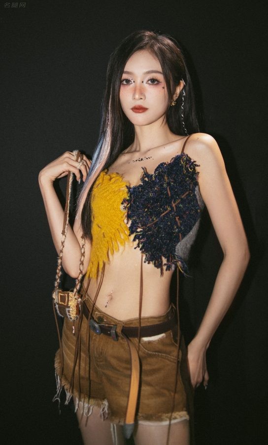 鬼马美少女吴宣仪太上走秀长腿细滑(5/6)