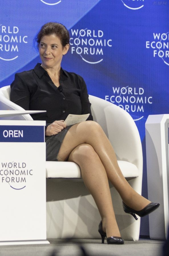 新领军者年会上AI软件公司女老板Meirav Oren腿穿丝袜对话美女经济学家金刻羽（第5张/共9张）